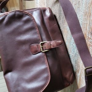 BUXTON Brown Leather Messenger Satchel. UNISEX